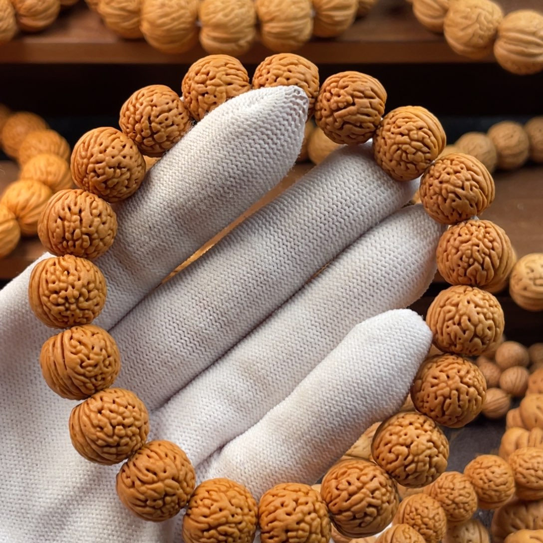 行***水吊坠桃核野生盘龙