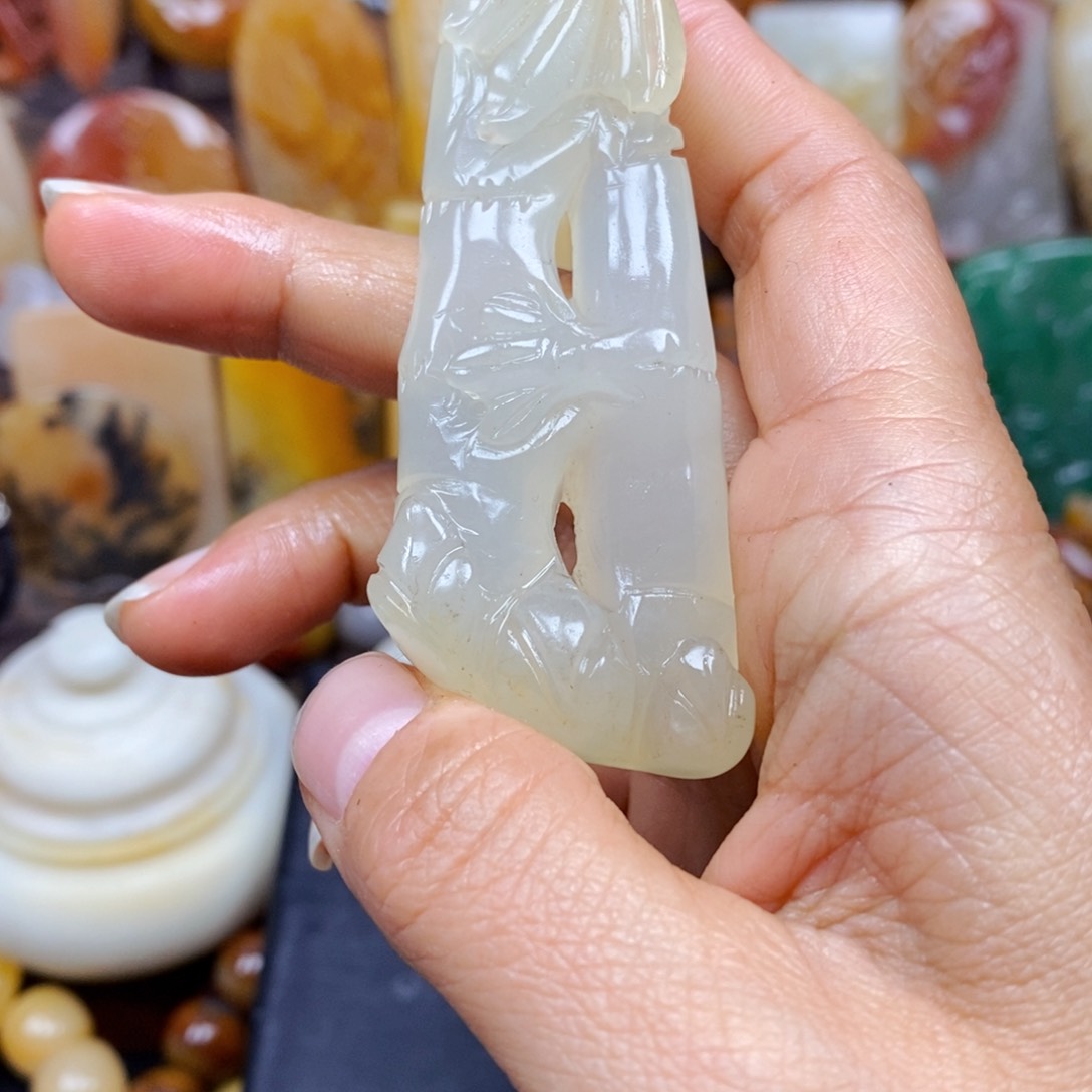 石英质玉（黄龙玉）颈饰未镶嵌