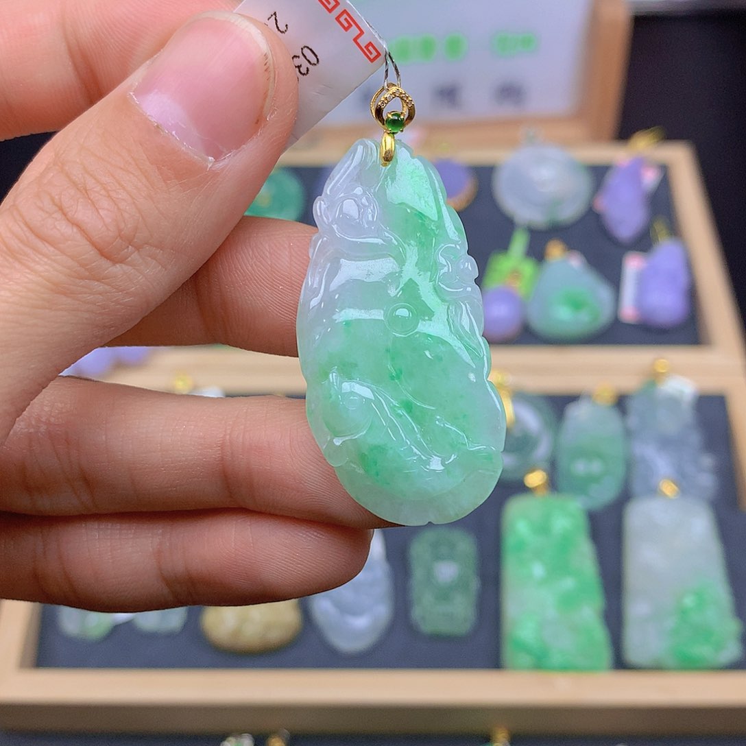 翡翠颈饰18K金镶嵌翡翠