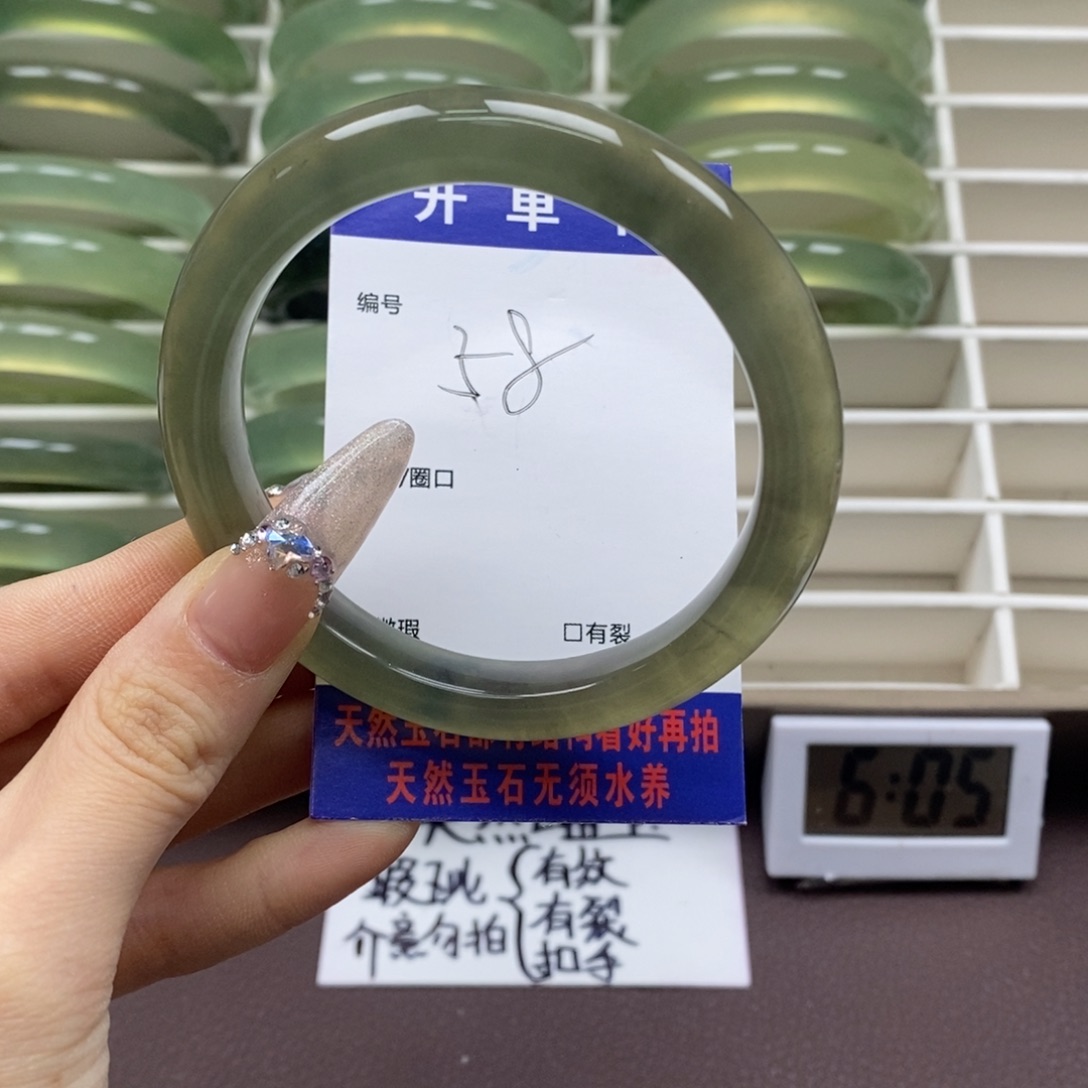 蛇纹石玉手镯未镶嵌