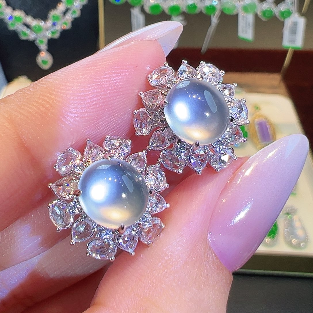 18K金镶嵌翡翠耳环翡翠