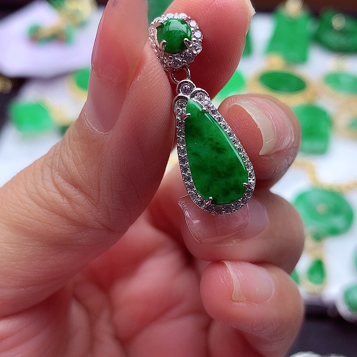 翡翠颈饰银S925镶嵌翡翠