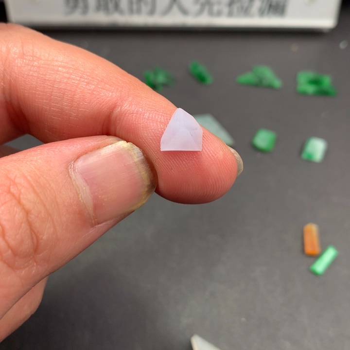 定制翡翠未镶嵌材料定制