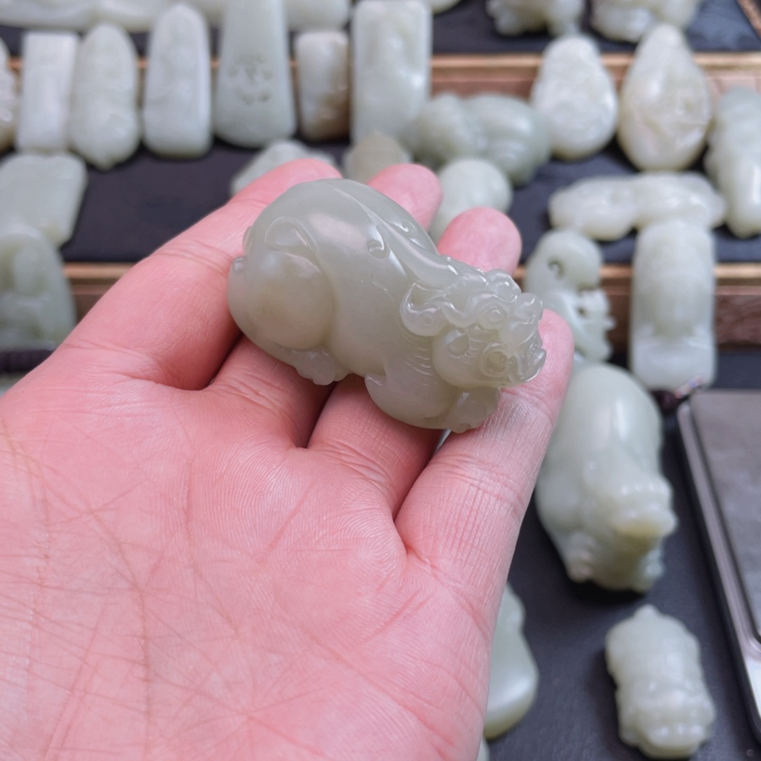 和田玉未镶嵌车挂