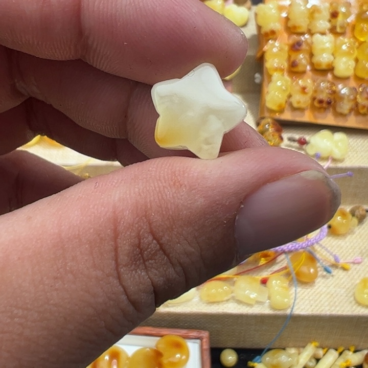 琥珀吊坠(不含链)未镶嵌星星1.11克