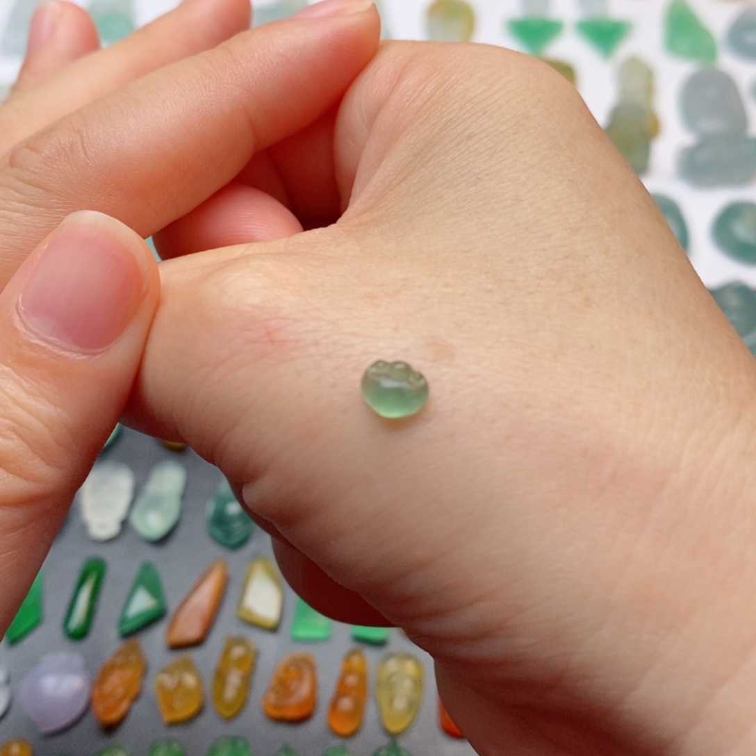 定制翡翠未镶嵌如意锁