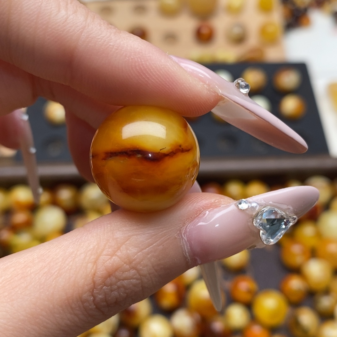 孟***蜓蜜蜡未镶嵌裸石蜜蜡