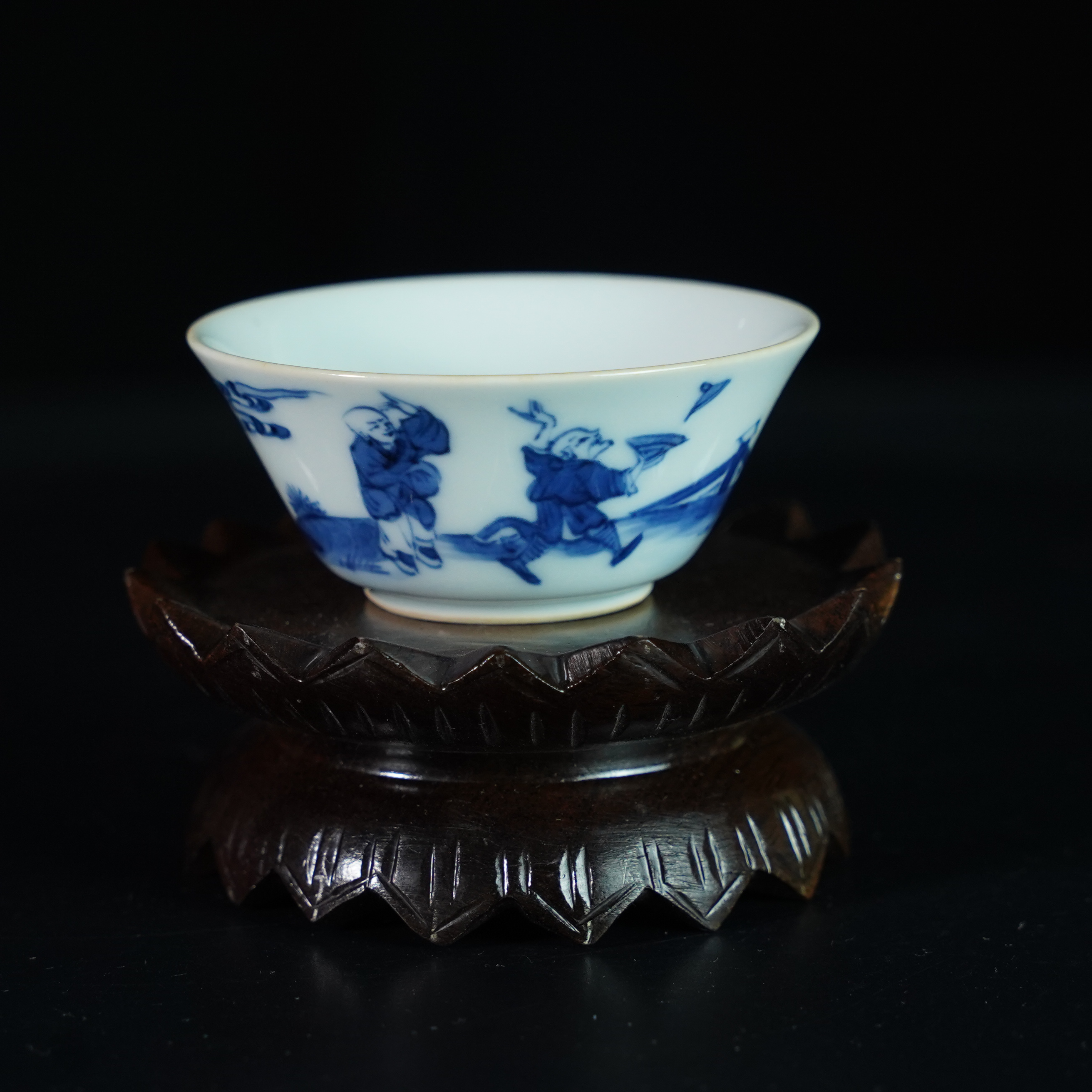 LABC250120004【十竹斋】清康熙青花人物故事单杯