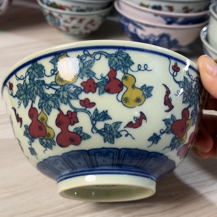 瓷片////////直径16厘米，黄