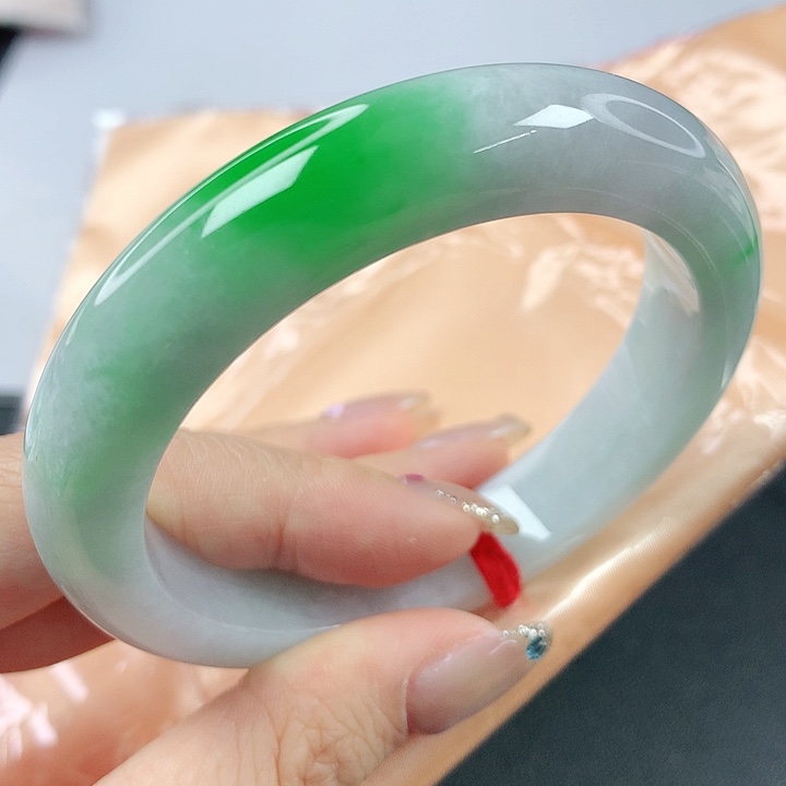 未镶嵌手镯翡翠，900