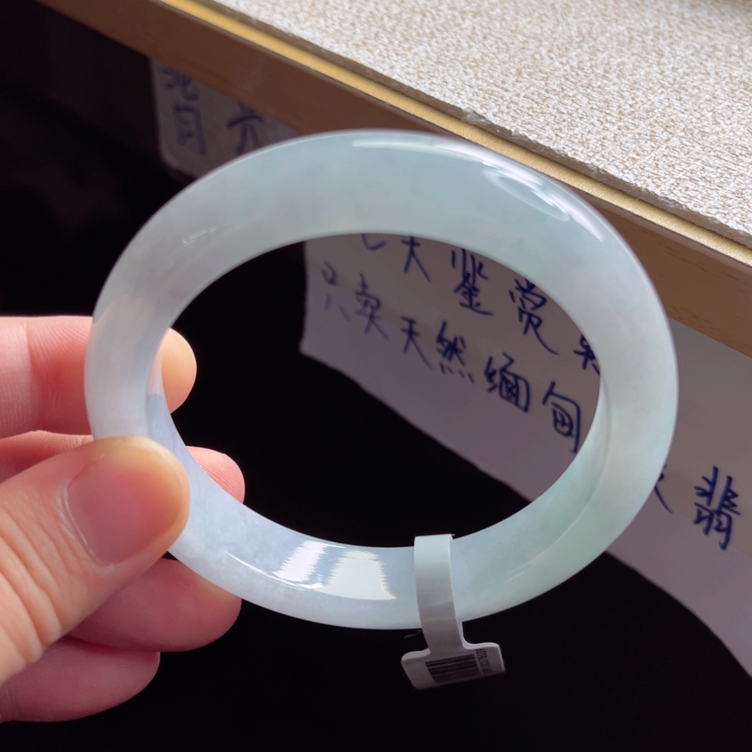 翡翠手镯未镶嵌手镯