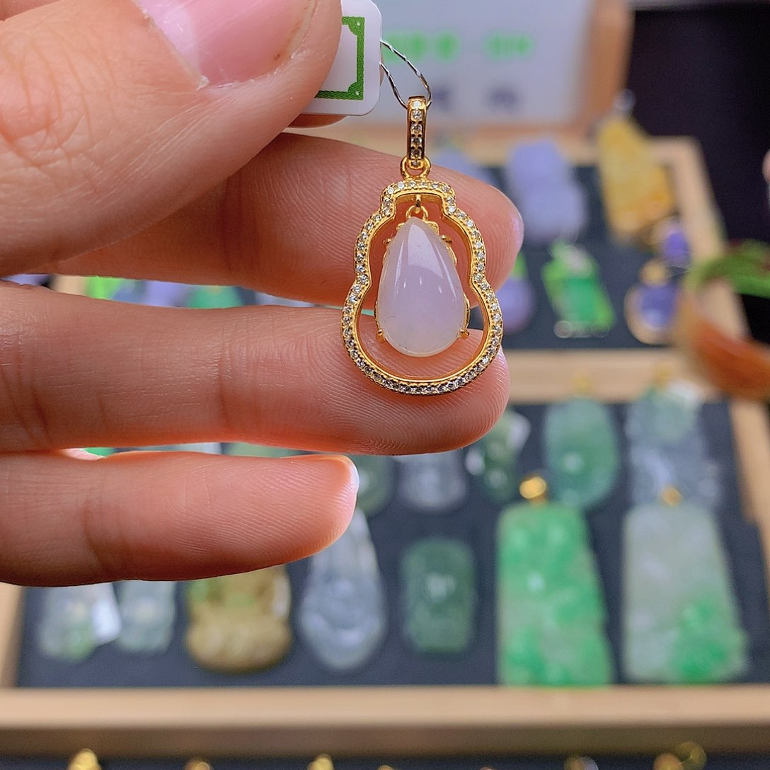 翡翠颈饰未镶嵌翡翠