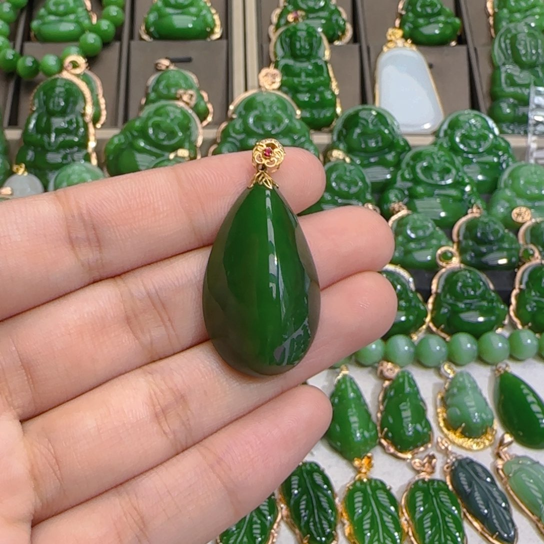 和田玉（碧玉）18K金镶嵌颈饰