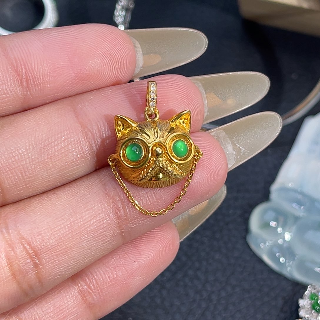 翡翠18K金镶嵌颈饰招财猫