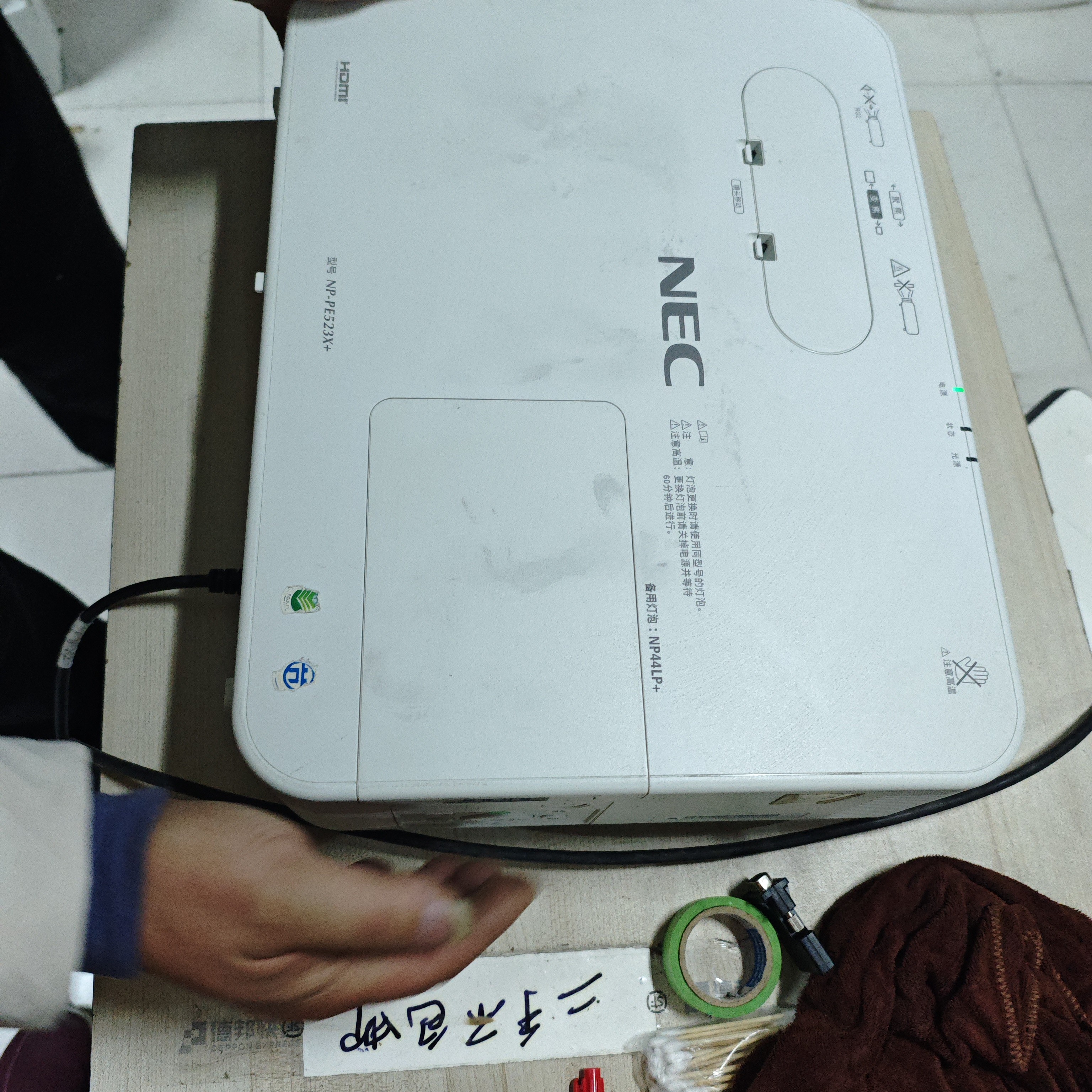高清长焦投影仪运费到付