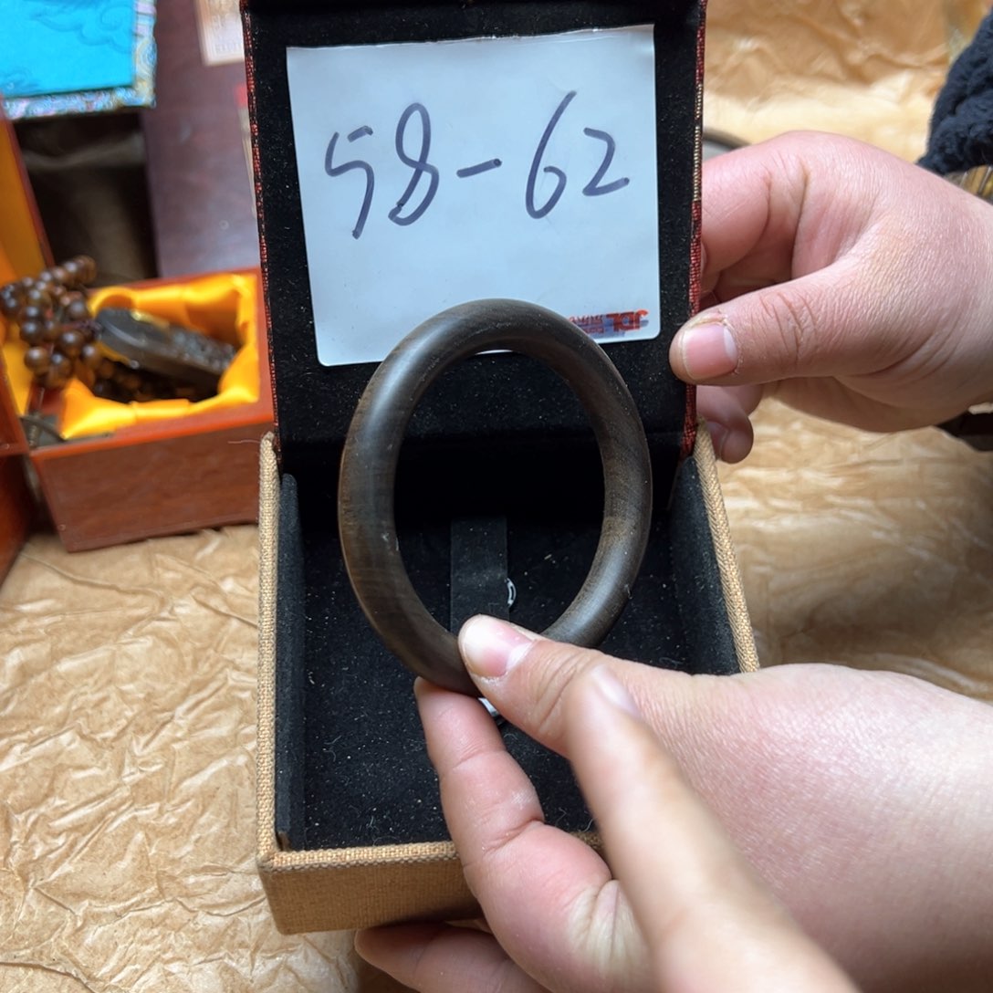 大叶紫檀（黑酸枝木类）