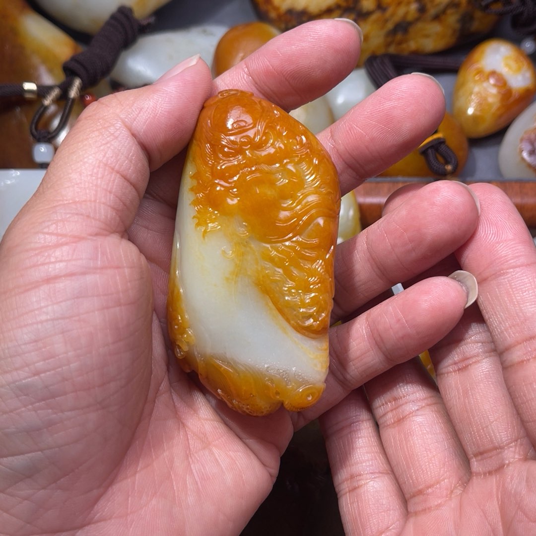 和田玉挂件未镶嵌一**光