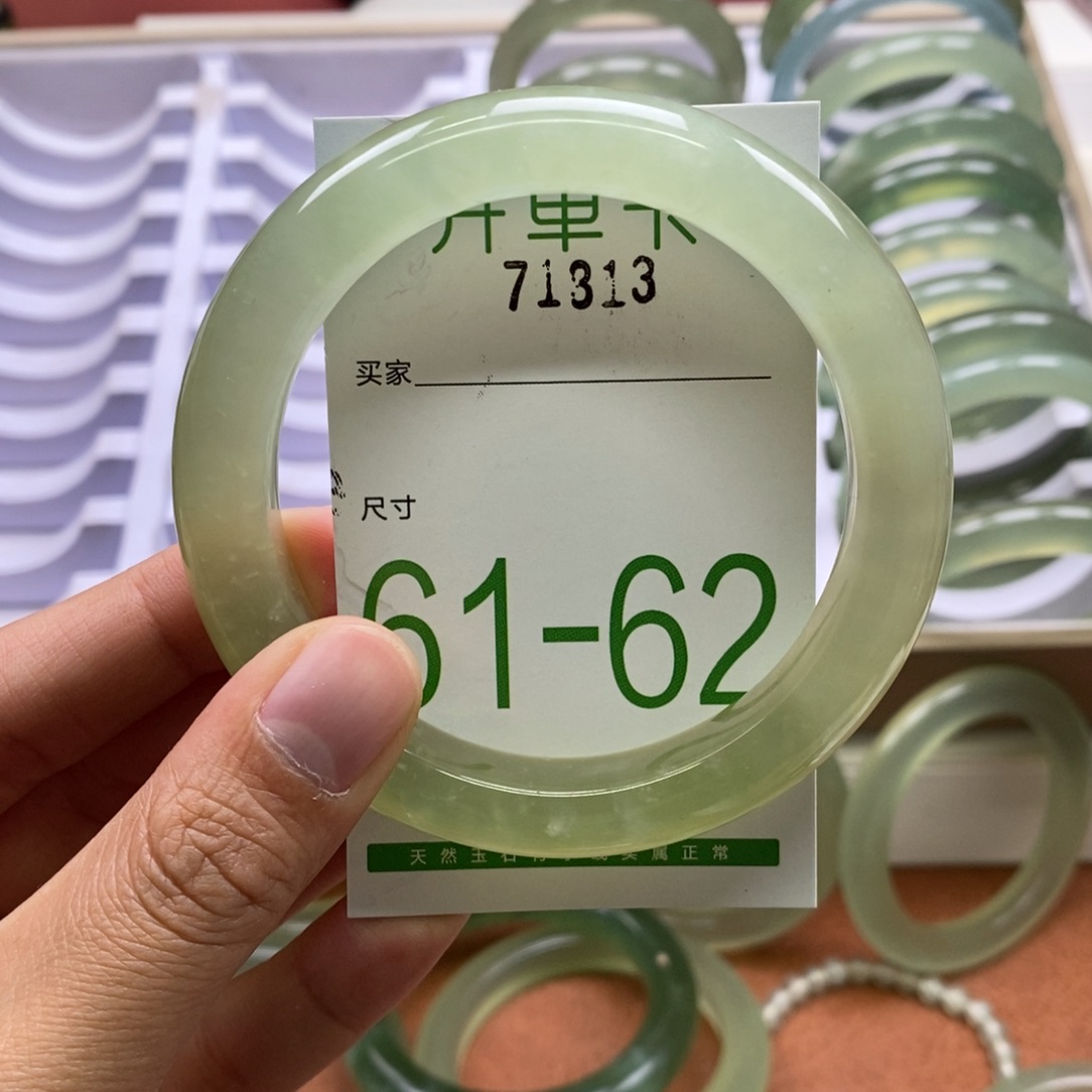 蛇纹石玉未镶嵌手镯