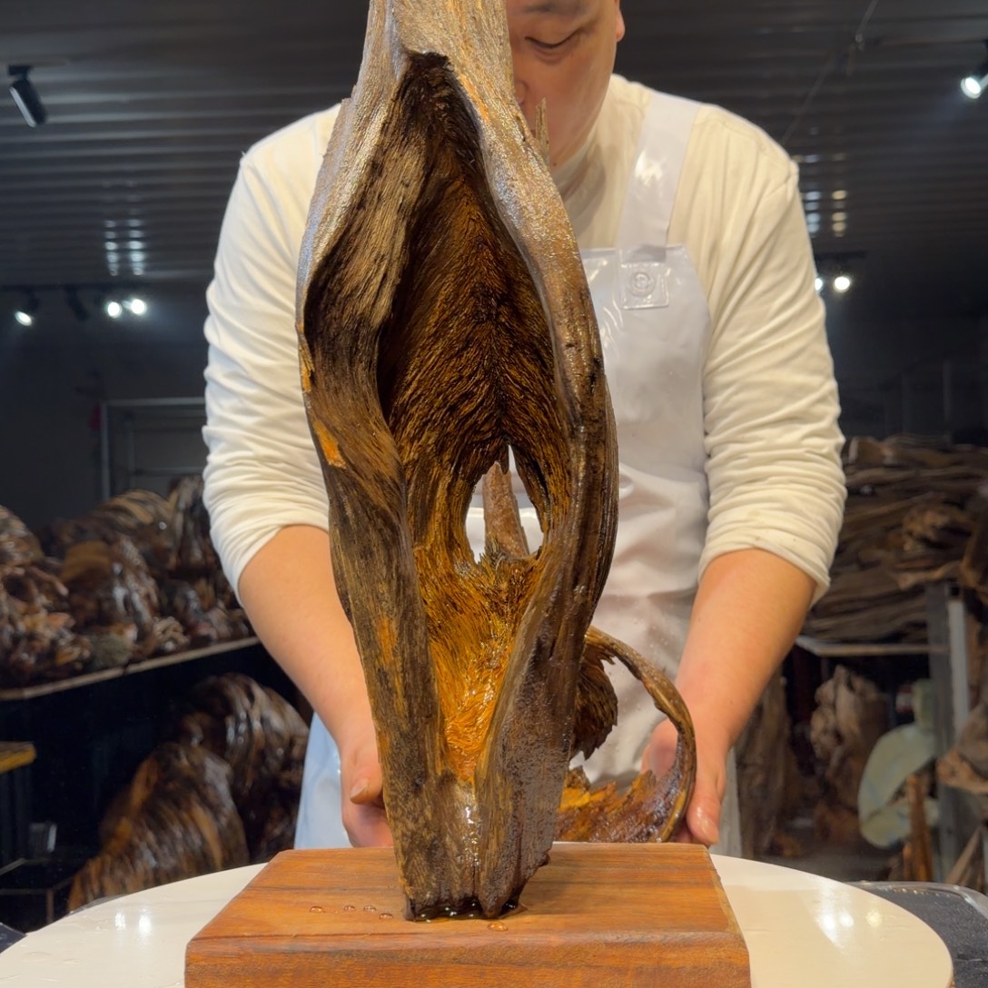 新***饰木王一刀琥珀木摆件104