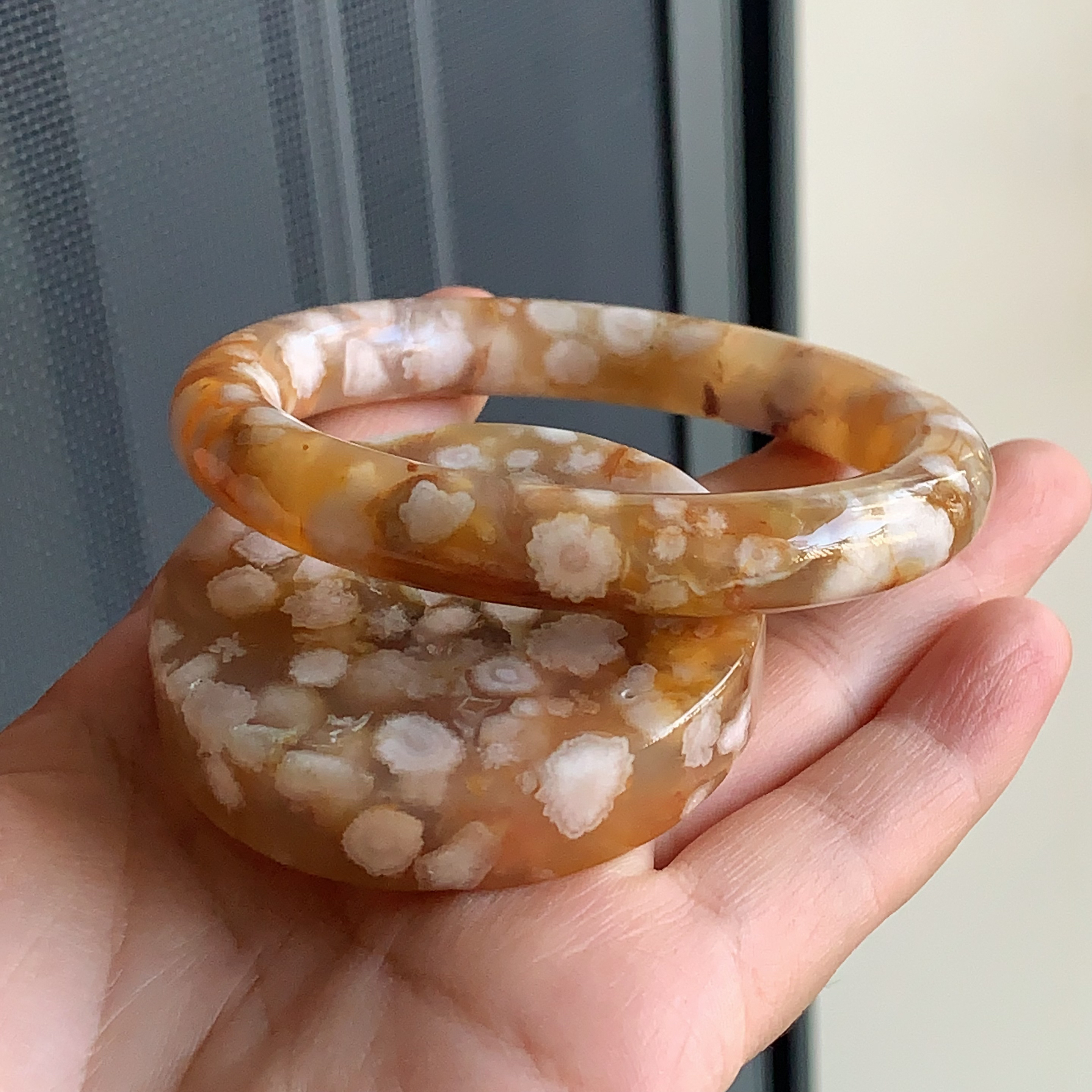 53.8 | 金黄满花圆花蕾丝边樱花玛瑙手镯圆条套装，修较多