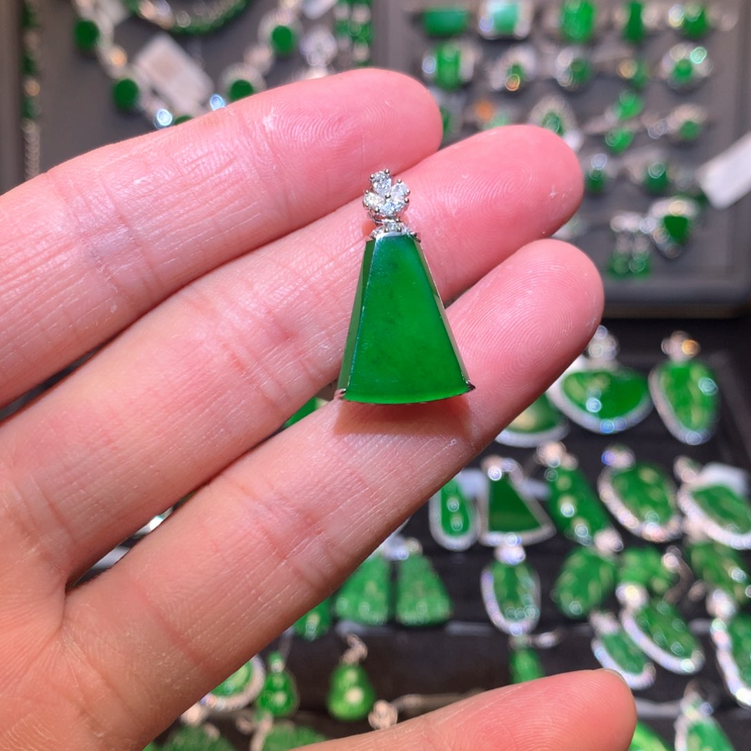 翡翠吊坠(不含链)18K金镶嵌天然翡翠