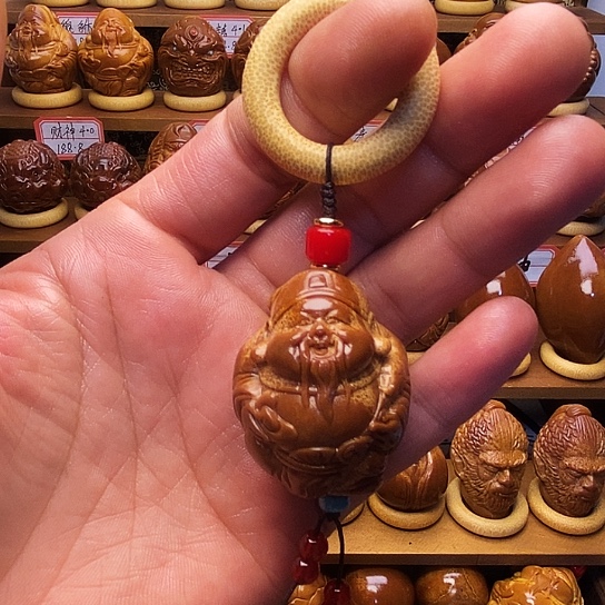 橄榄核把件手把件财神