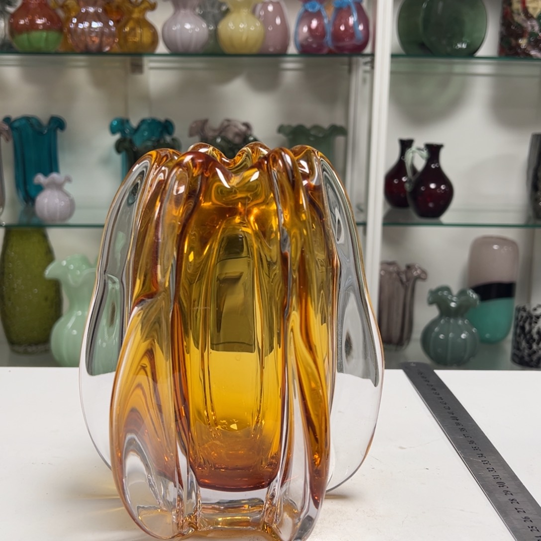 琥珀色厚壁花瓶高度21微瑕