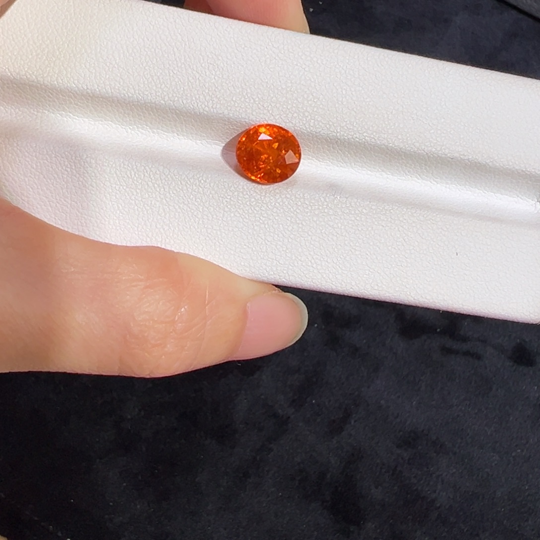 未镶嵌珠宝半成品石榴石（芬达石）3.98ct