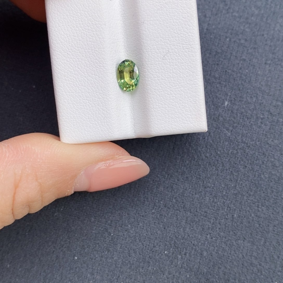 蓝宝石裸石未镶嵌朵*妈