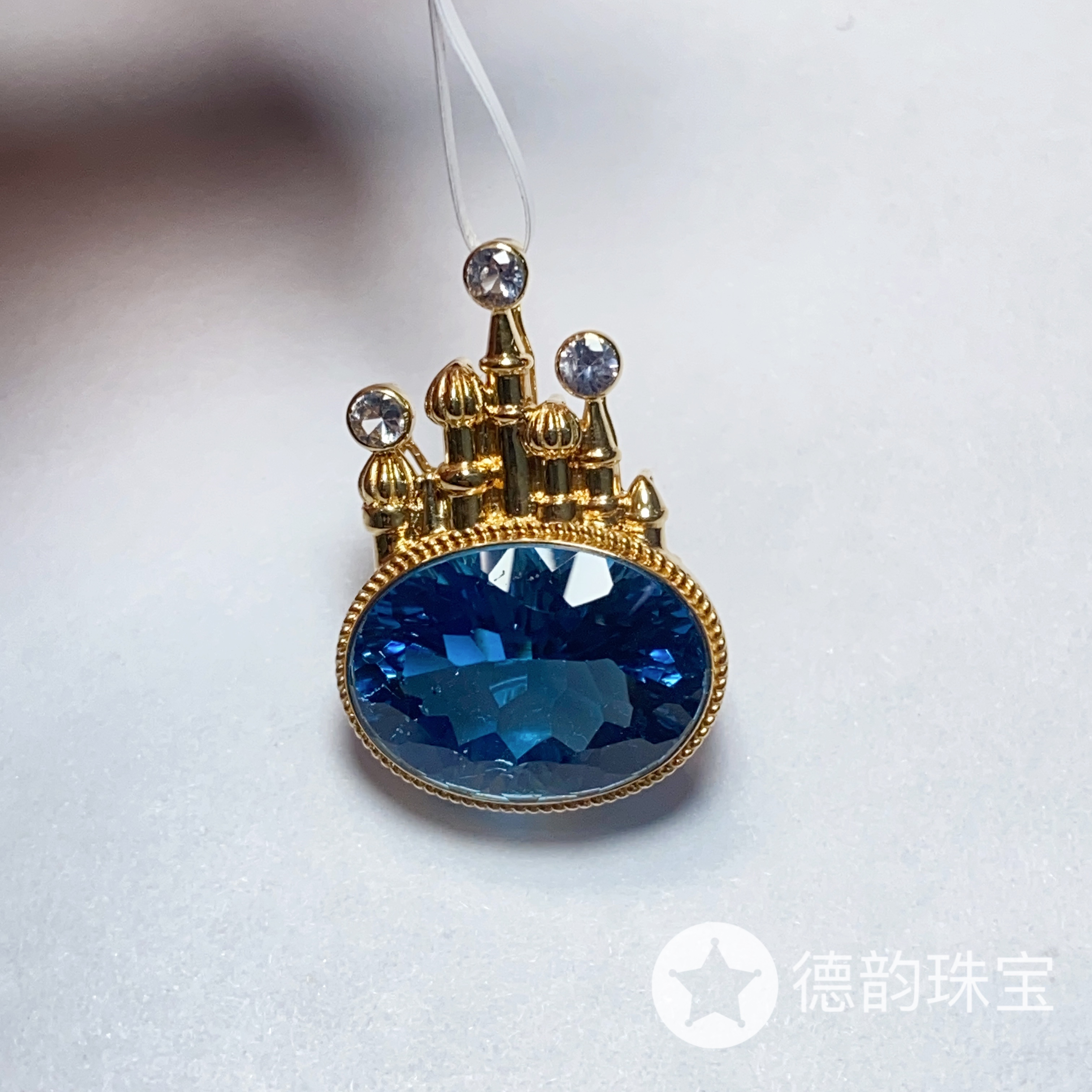 18K金镶嵌托帕石吊坠约9.50ct
