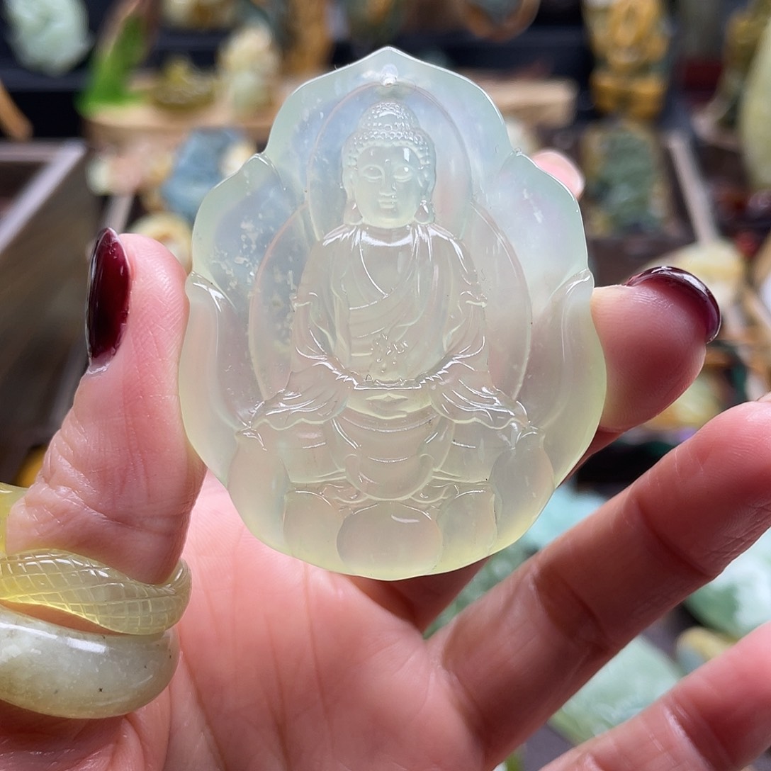 蛇纹石玉颈饰未镶嵌岫玉大日如来