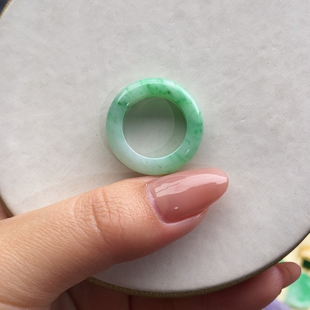 翡翠未镶嵌戒圈戒圈