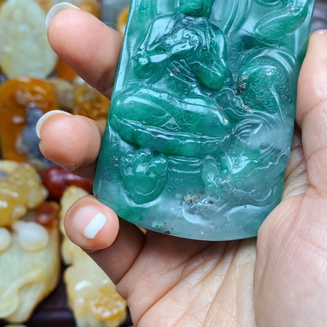 石英质玉（黄龙玉）未镶嵌颈饰