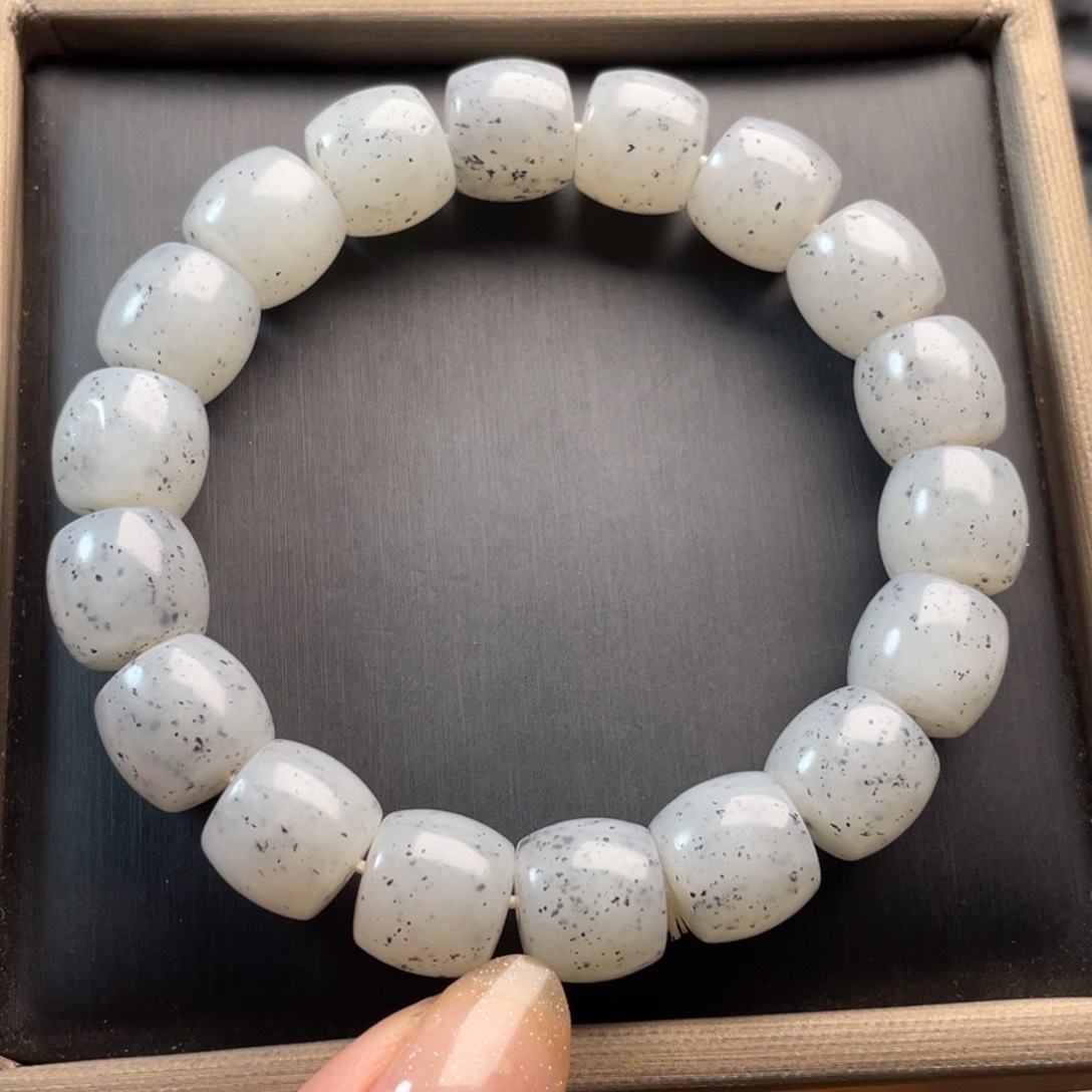 和田玉手串未镶嵌劲**舞