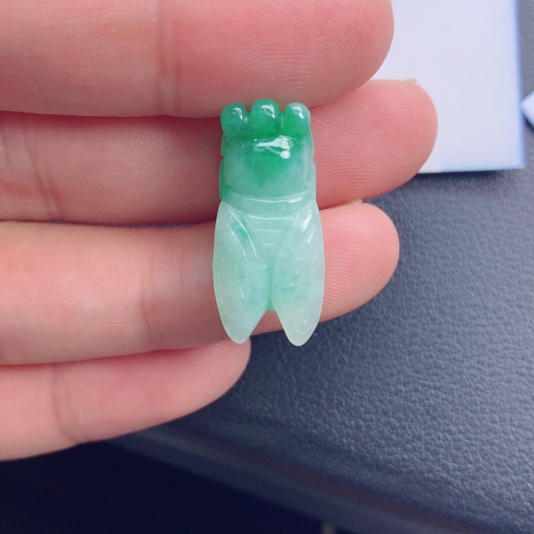 翡翠颈饰未镶嵌一鸣惊人