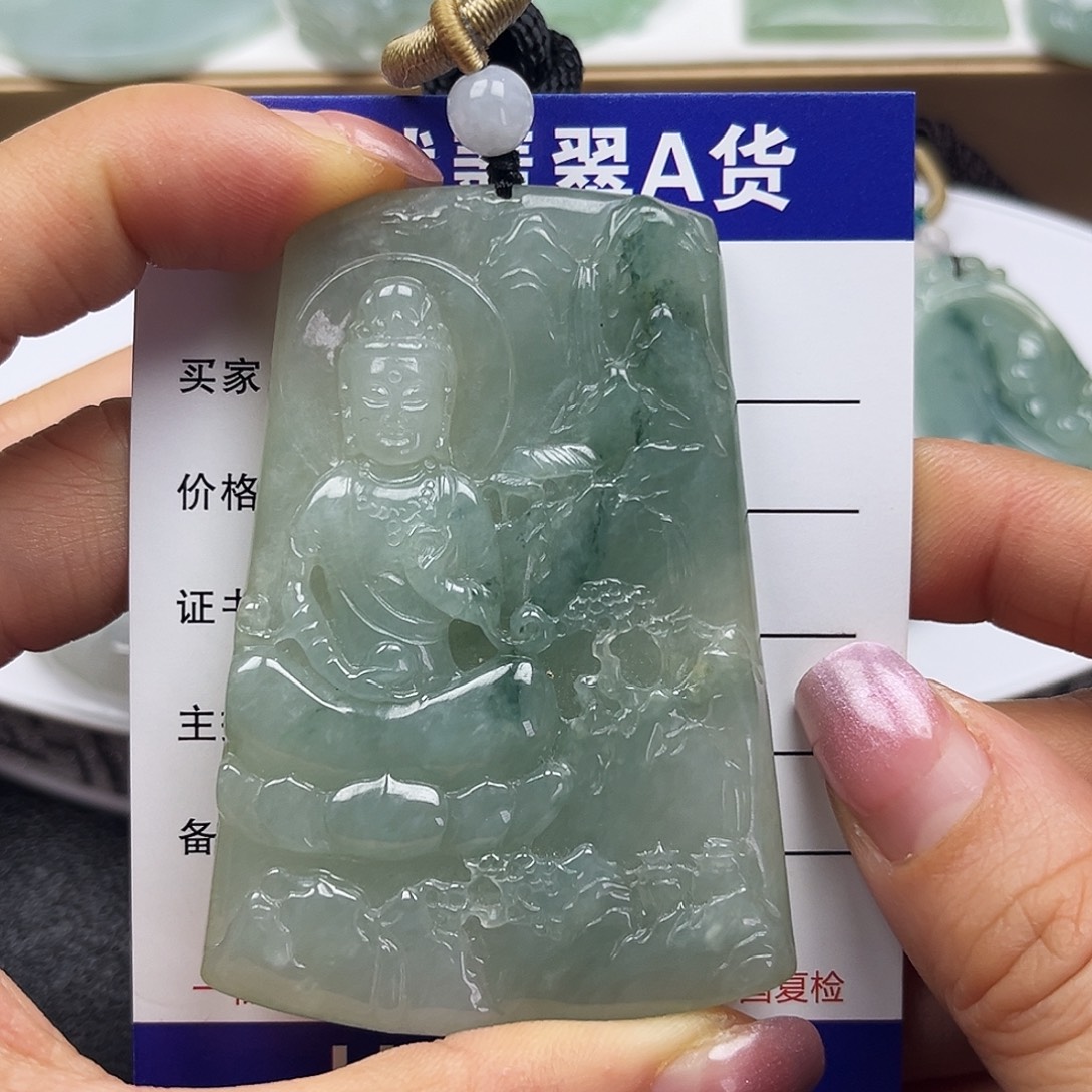 翡翠未镶嵌颈饰       