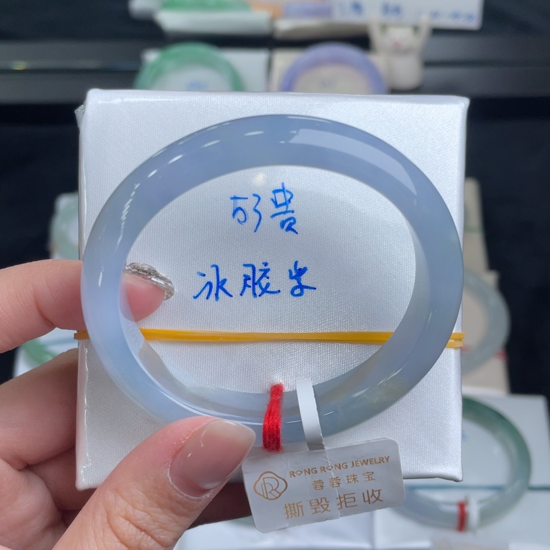 翡翠手镯未镶嵌翡翠