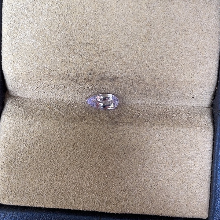 沐****定制尖晶石未镶嵌裸石0.6克拉