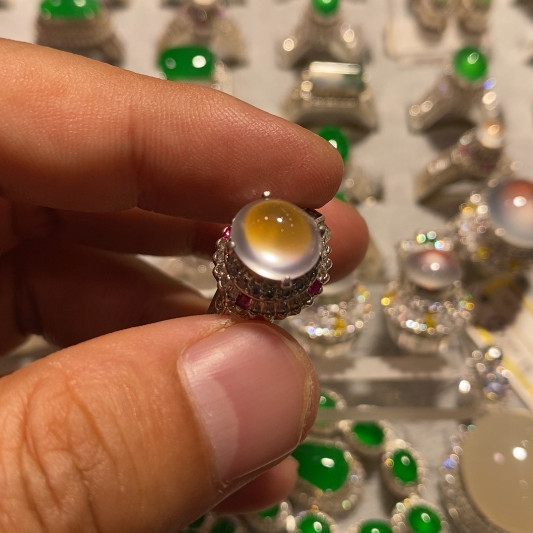 定制翡翠未镶嵌玻璃种茅台白9.75mm