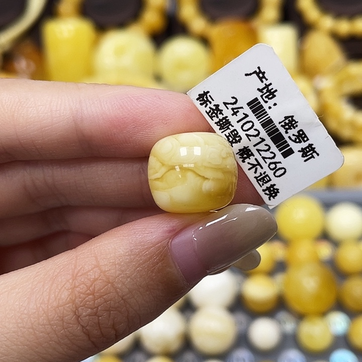 琥珀未镶嵌裸石14.5*12.6mm 2260