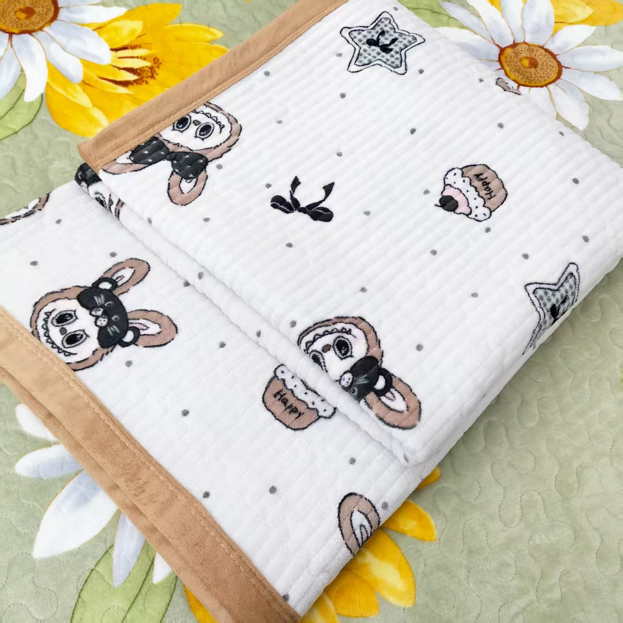 【宝宝绒床盖】<蛋糕小兔-白>200X230cm<±5cm>绗缝多功能保暖加厚