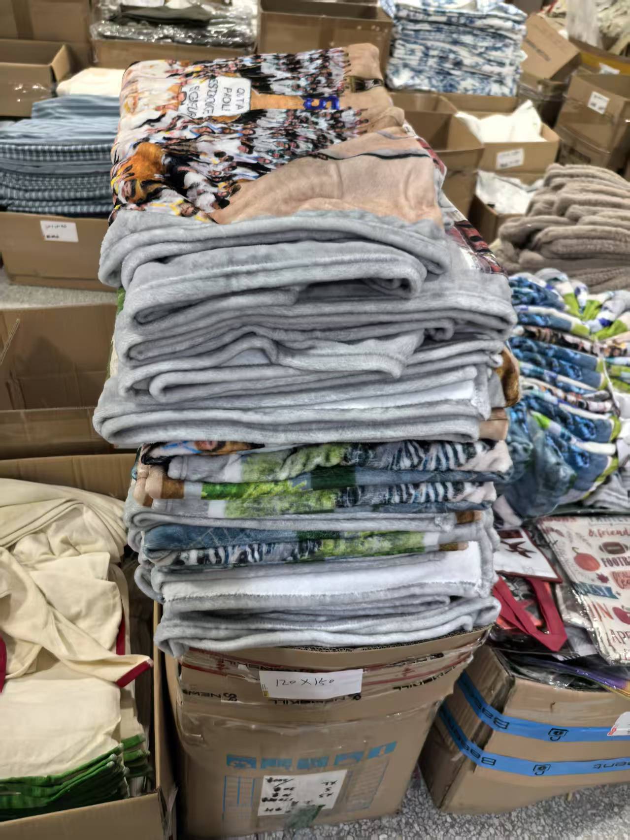 《厚广家》3楼120×150杂款加厚法兰绒毯子 不挑色 不挑款 发2张