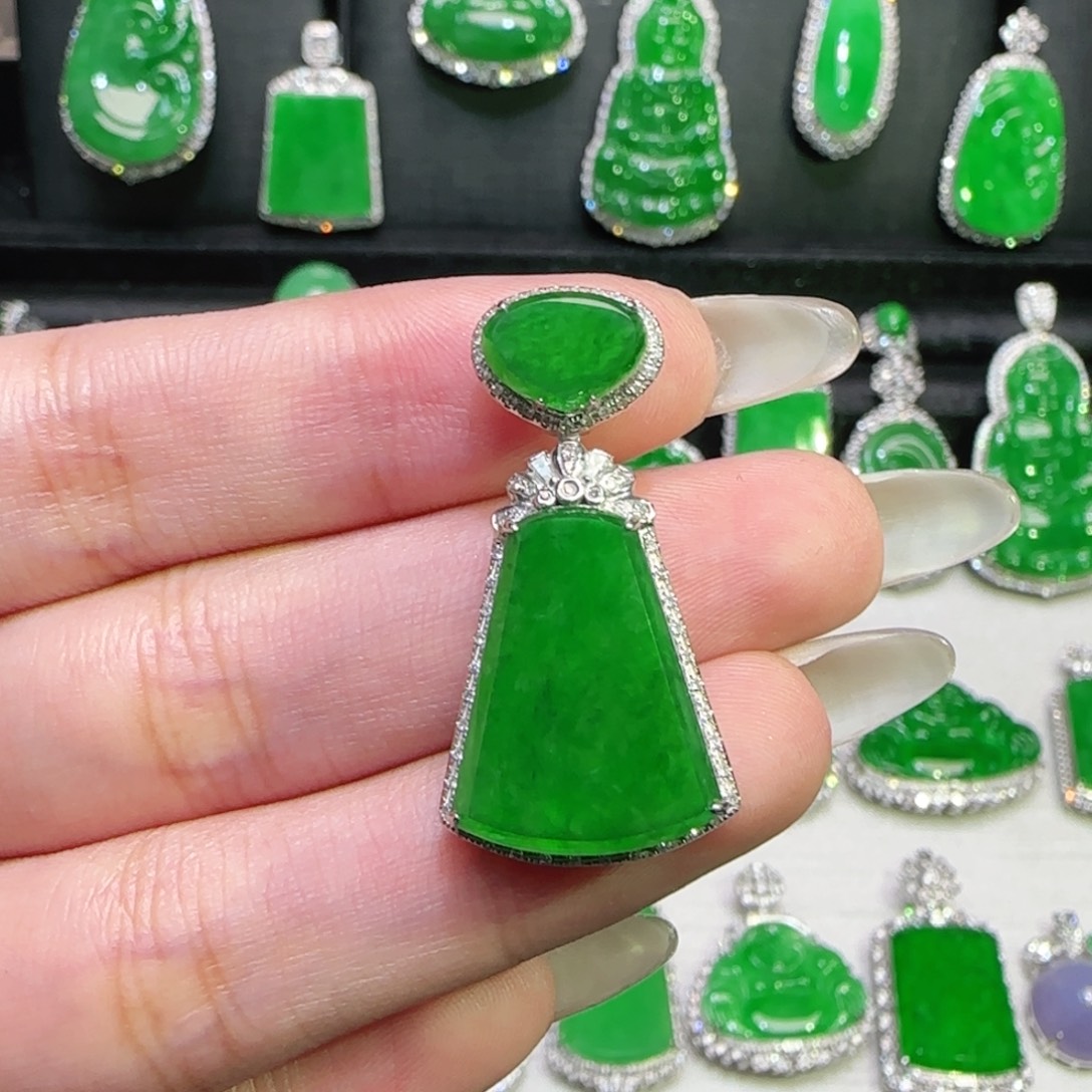 丽***翡翠18K金镶嵌颈饰