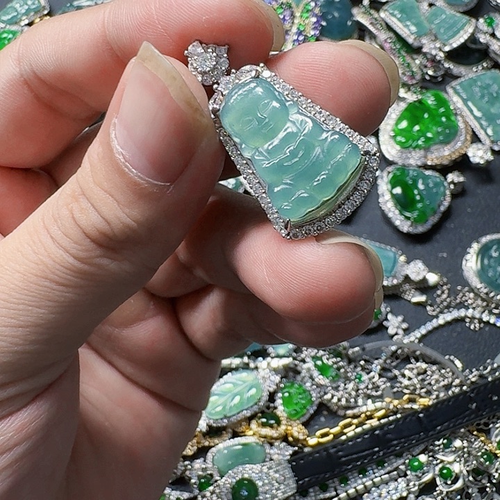 翡翠颈饰未镶嵌天然A货翡翠放漏