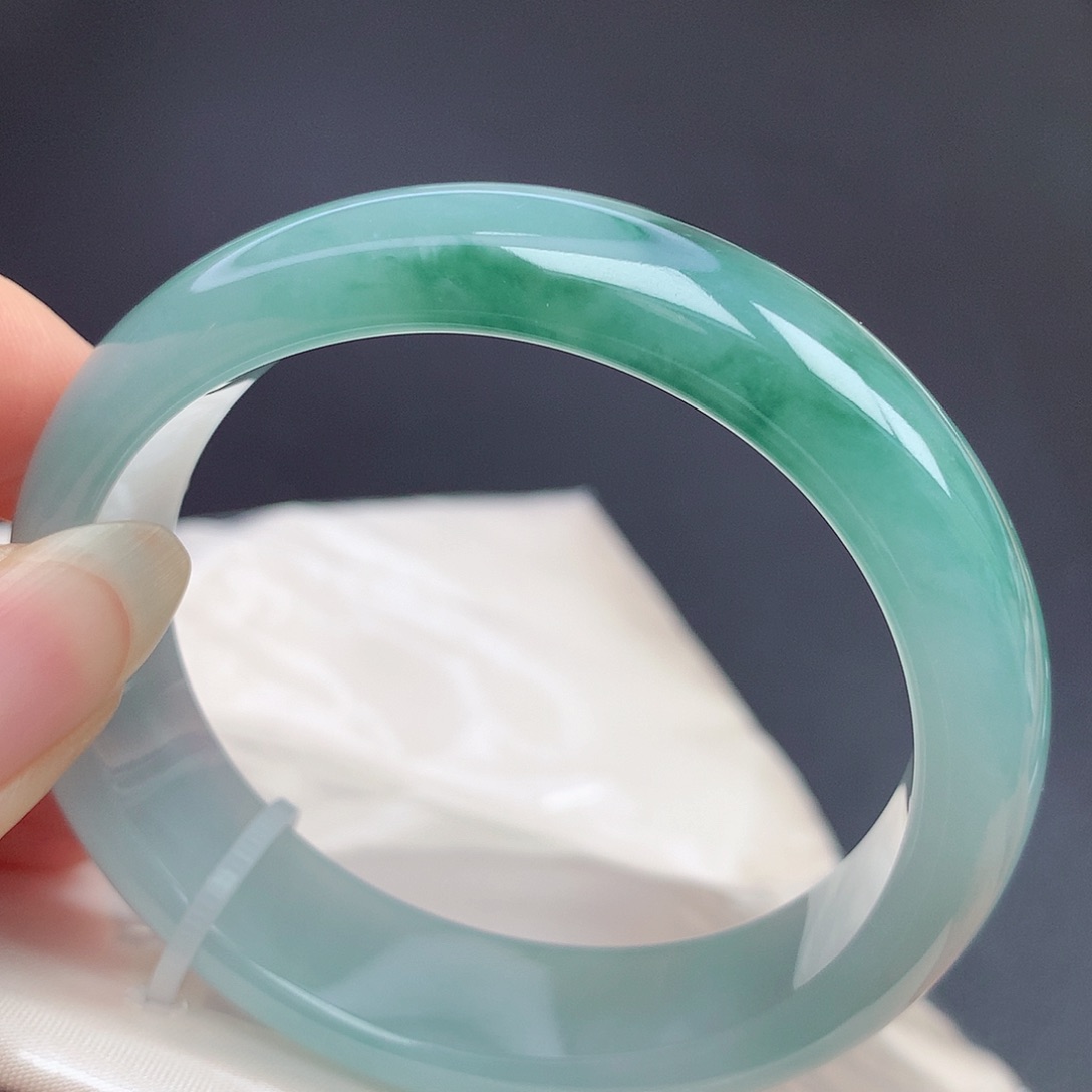 翡翠未镶嵌手镯（贵妃镯）53.5圈口