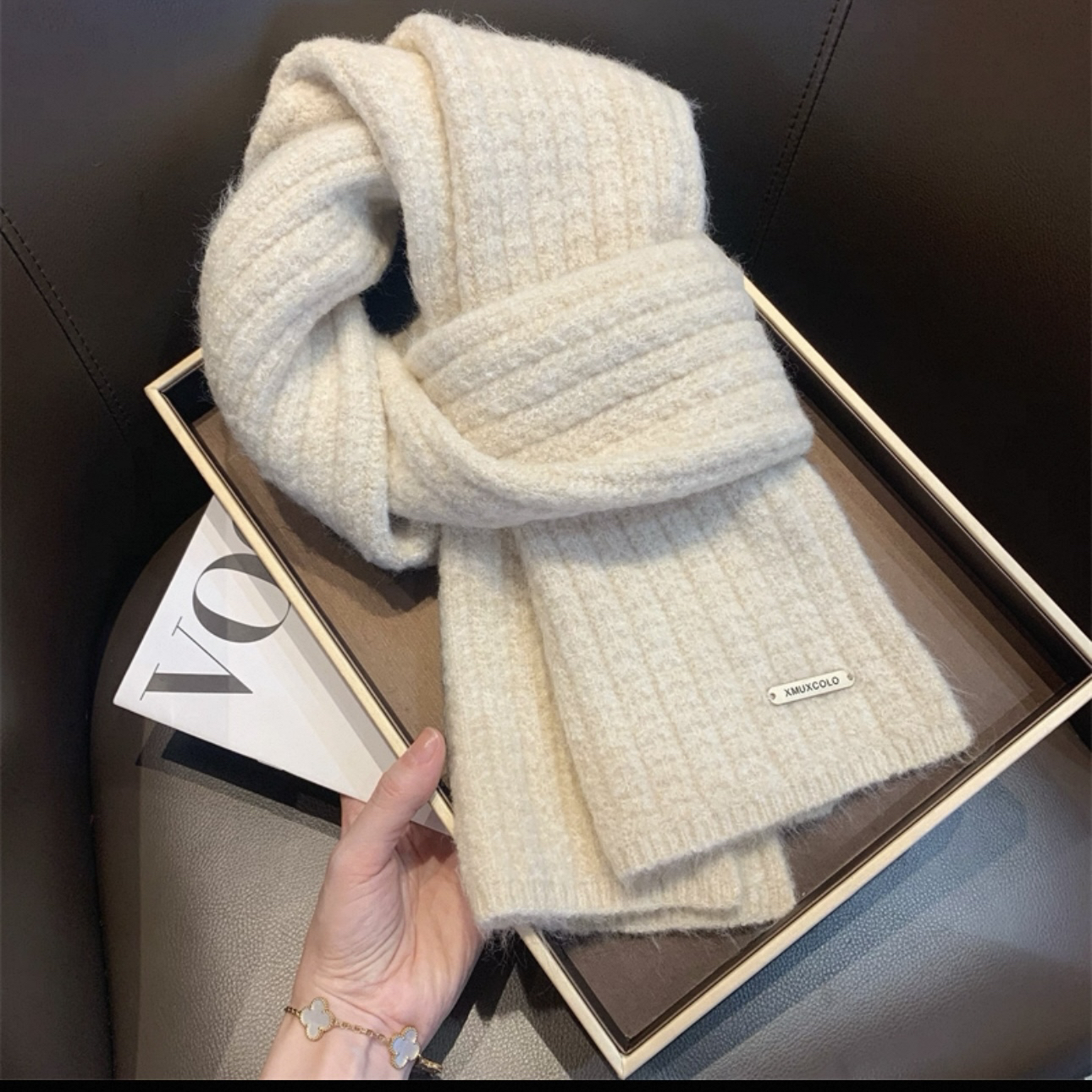 高定版女士围巾时尚韩范秋冬防寒纯色小铁标保暖亲肤围脖男精致款