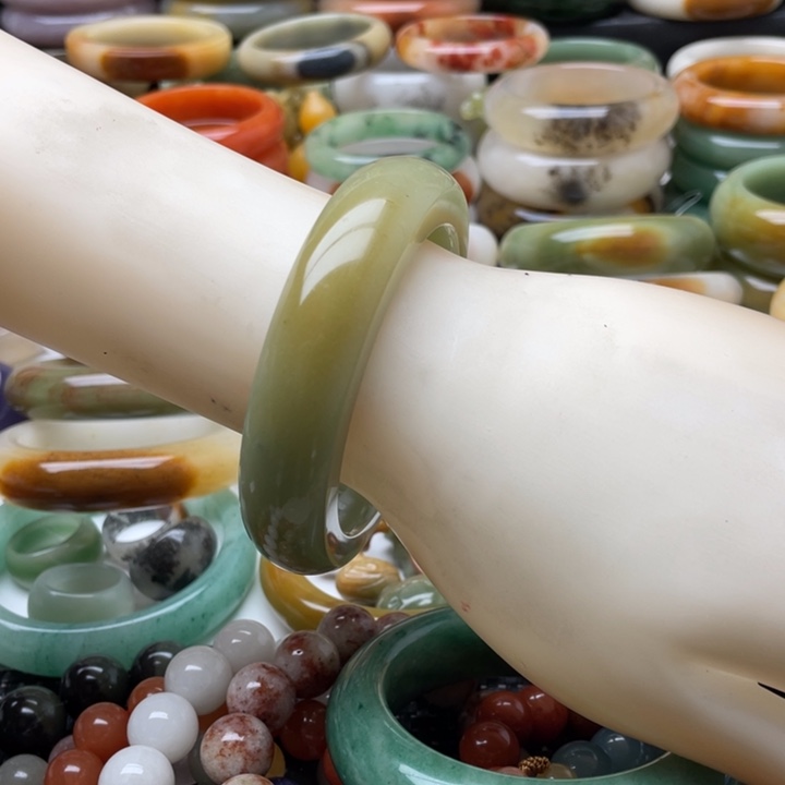 石英质玉手镯未镶嵌