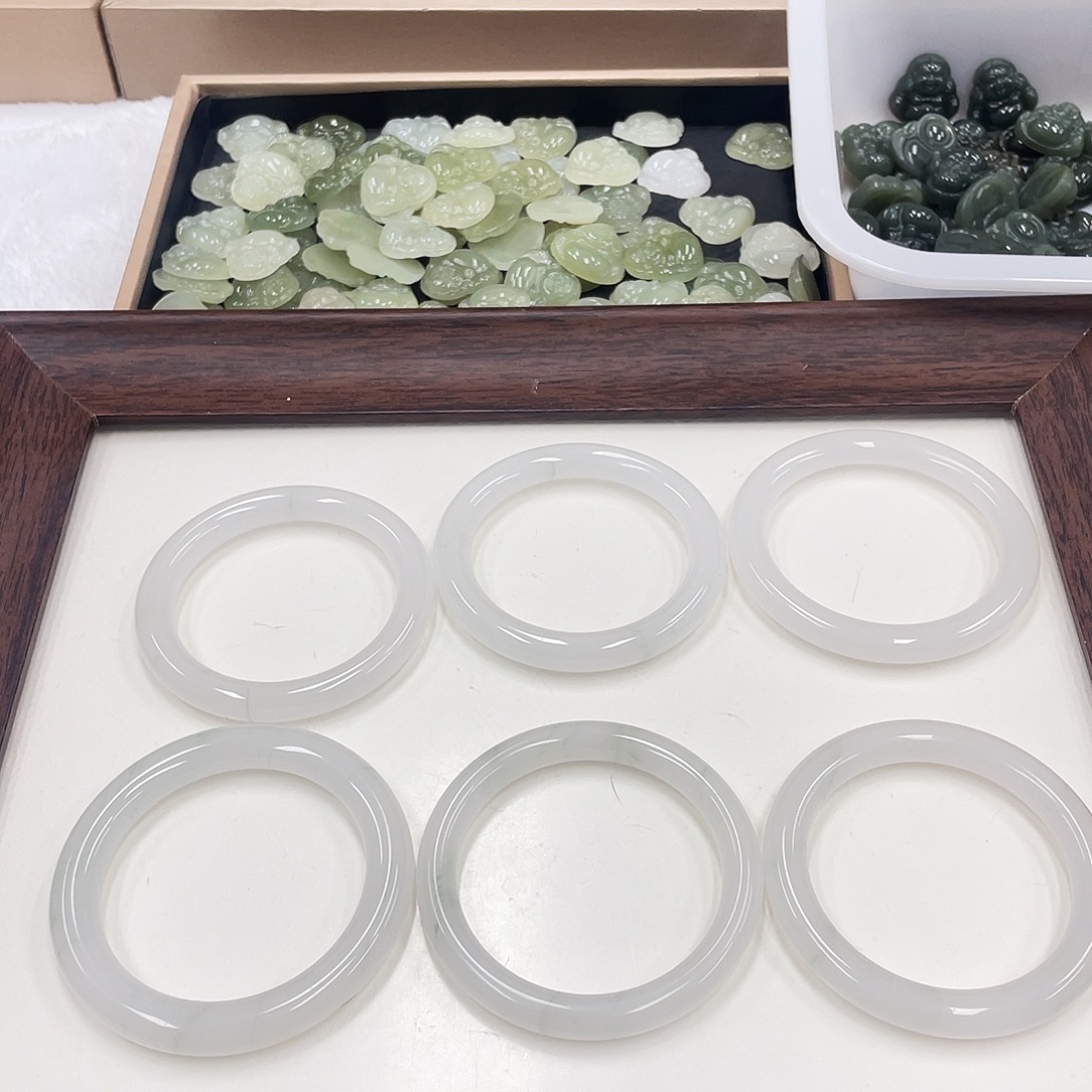 石英质玉未镶嵌手镯