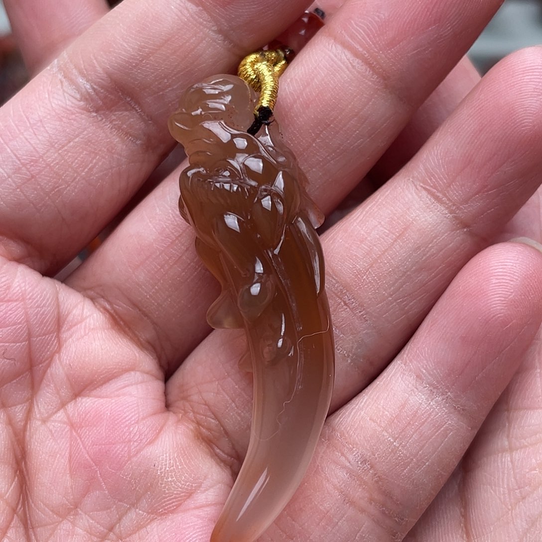 南红玛瑙吊坠未镶嵌