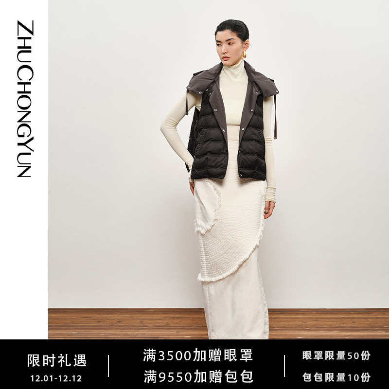 ZHUCHONGYUN秋新款深咖色抽绳连帽合身短款羽绒马甲外套C1EG3353Y